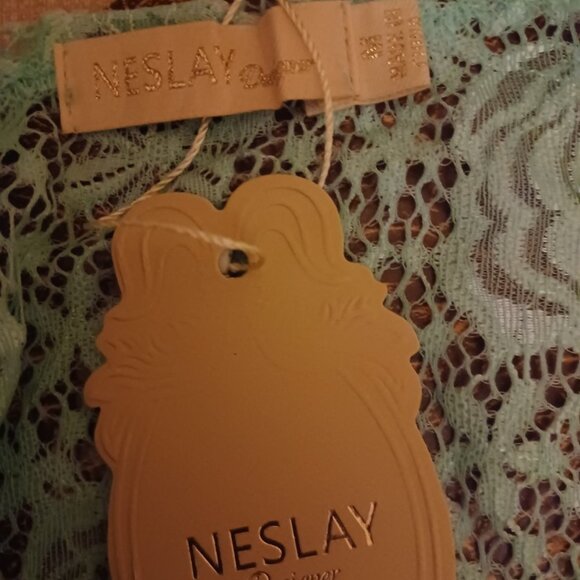 NWT - Gorgeous Mint Green Sleeveless Lace Top - Picture 5 of 8